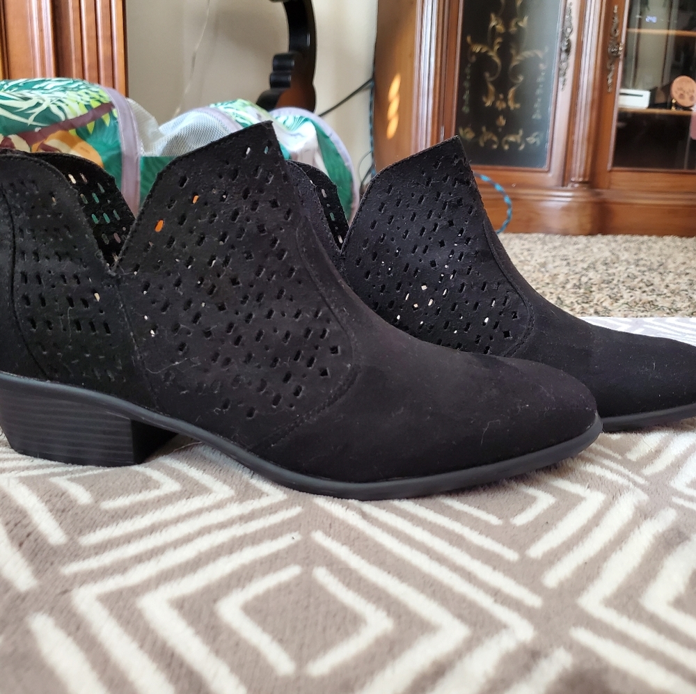 Booties - Picture 4 of 5